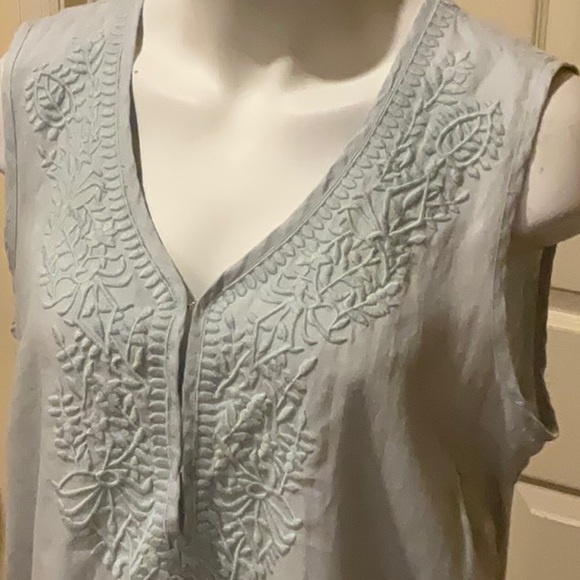 Chelsea & Theodore Sky Blue Linen Dress. Size Large. Embroidered accent. - Picture 2 of 12